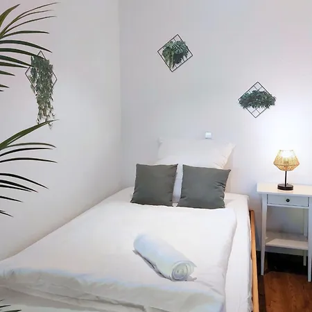 Rooftop L1 - Modernes Studioapartment Fuer 3 Personen *