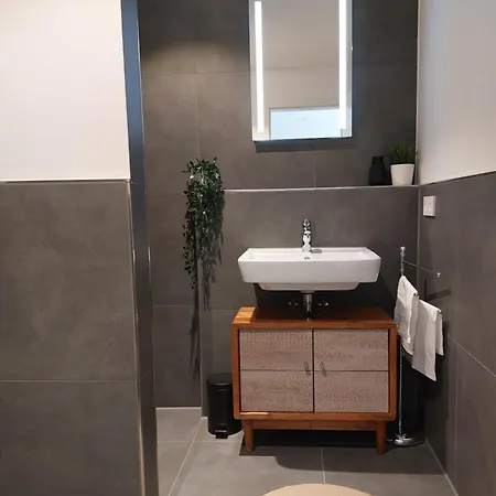 Apartament Rooftop L1 - Modernes Studioapartment Fuer 3 Personen *